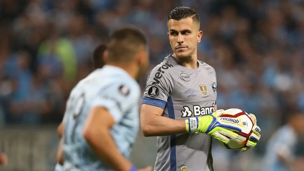 Marcelo Grohe marcou seu nome na história do Grêmio – Foto: Pedro H. Tesch/AGIF