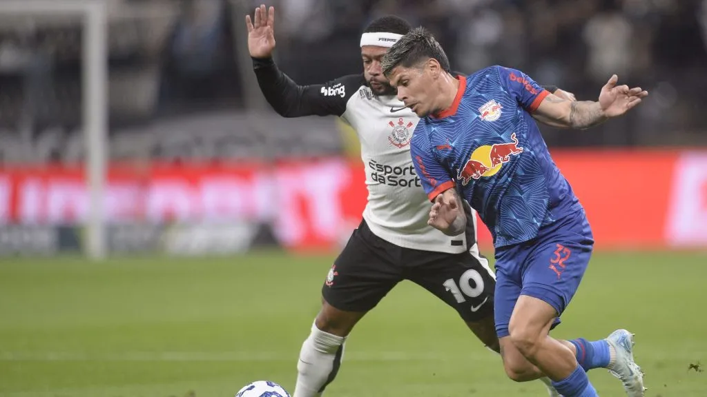 Memphis Depay jogador do Corinthians durante partida contra o Bragantino no estadio Arena Corinthians pelo campeonato Brasileiro A 2025. Foto: Alan Morici/AGIF