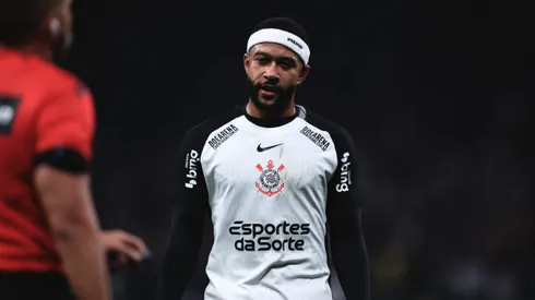 Memphis Depay jogador do Corinthians durante partida contra o Bragantino no estadio Arena Corinthians pelo campeonato Brasileiro A 2025. Foto: Ettore Chiereguini/AGIF