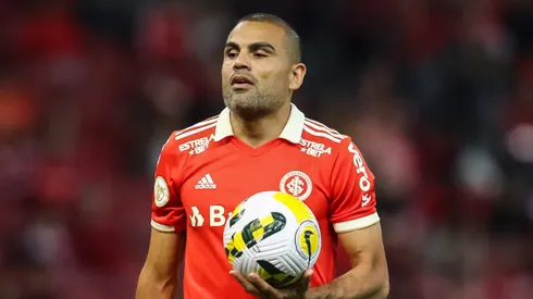 RS - Porto Alegre - 14/08/2022 - BRASILEIRO A 2022, INTERNACIONAL X FLUMINENSE - Gabriel Mercado jogador do Internacional durante partida contra o Fluminense no estadio Beira-Rio pelo campeonato Brasileiro A 2022. Foto: Pedro H. Tesch/AGIF