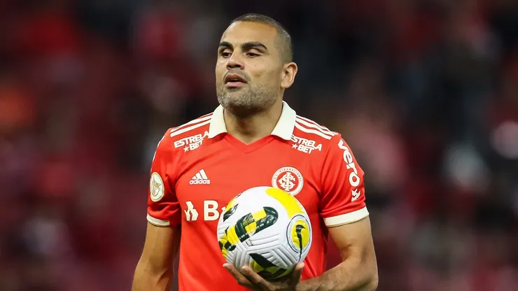 RS - Porto Alegre - 14/08/2022 - BRASILEIRO A 2022, INTERNACIONAL X FLUMINENSE - Gabriel Mercado jogador do Internacional durante partida contra o Fluminense no estadio Beira-Rio pelo campeonato Brasileiro A 2022. Foto: Pedro H. Tesch/AGIF