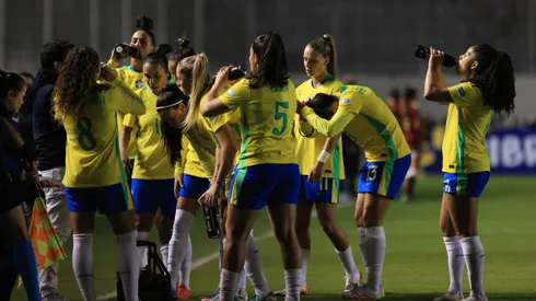 QUITO, ECUADOR - JULY 13: Players of Brazil hydrate during a cooling break in the CONMEBOL Copa America Femenina 2025 match between Brazil and Venezuela at Estadio Gonzalo Pozo Ripalda on July 13, 2025 in Quito, Ecuador. (Photo by Franklin Jacome/Getty Images)