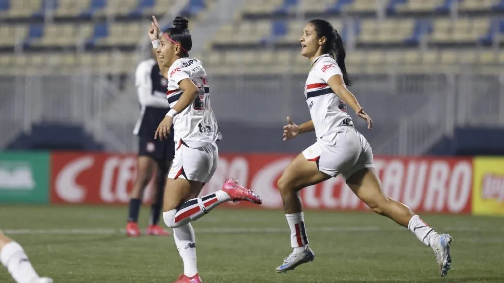 Jogadoras do São Paulo em campo