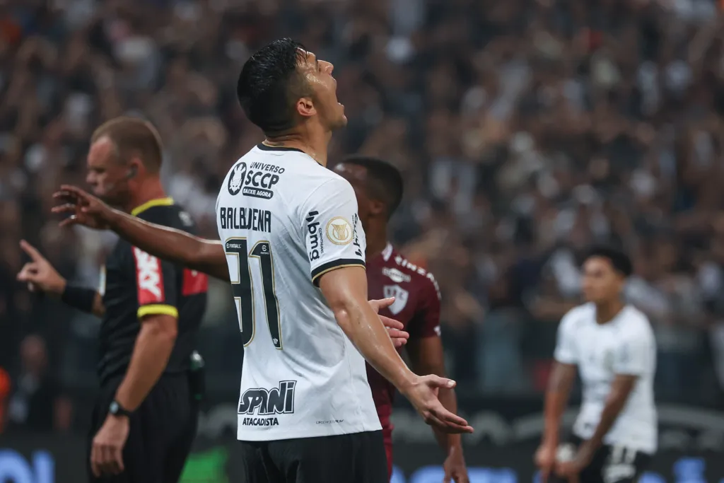SP – Sao Paulo – 26/10/2022 – BRASILEIRO A 2022, CORINTHIANS X FLUMINENSE – Balbuena jogador do Corinthians lamenta chance perdida durante partida contra o Fluminense no estadio Arena Corinthians pelo campeonato Brasileiro A 2022. Foto: Marcello Zambrana/AGIF