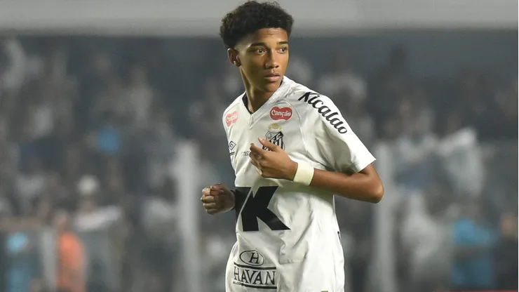 Robinho Jr vem buscando espaço no time do Santos. Foto: Jota Erre/AGIF