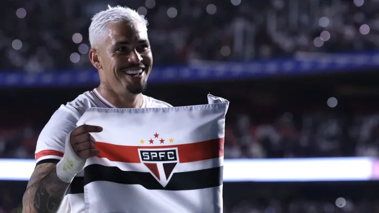 Luciano comemora um de seus gols no clássico contra o Corinthians. Foto: Marcello Zambrana/AGIF