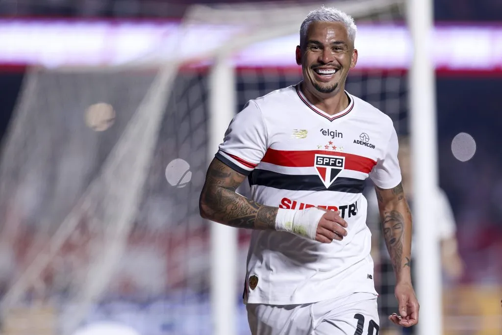 Luciano foi o nome do jogo com dois gols. (Photo by Ricardo Moreira/Getty Images)