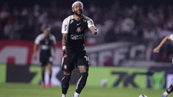 Memphis Depay, jogador do Corinthians, lamenta durante partida contra o Sao Paulo no estadio Morumbi pelo campeonato Brasileiro A 2025. Foto: Ettore Chiereguini/AGIF