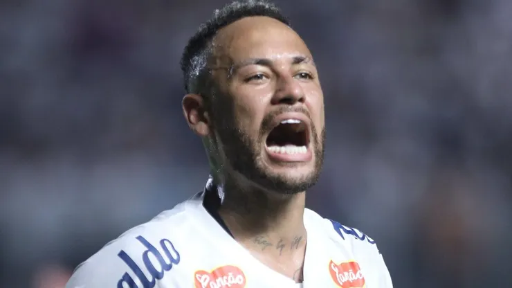 Neymar mostra irritação com pergunta sobre sua condição física após derrota no interior paulista.