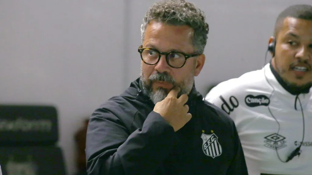 Cléber Xavier durante partida. Foto: Mauricio De Souza/AGIF