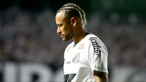 Neymar Jr jogador do Santos durante partida contra o Flamengo no estadio Vila Belmiro pelo campeonato Brasileiro A 2025. Foto: Mauricio De Souza/AGIF