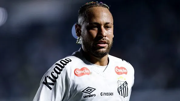 Neymar durante partida. Foto: Ricardo Moreira/Getty Images