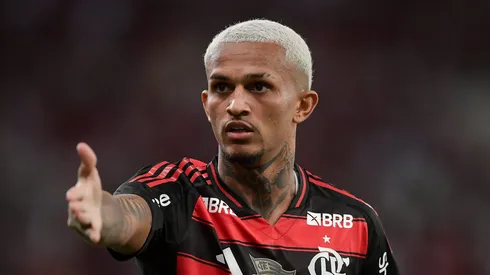 Wesley durante partida do Mengão na Série A