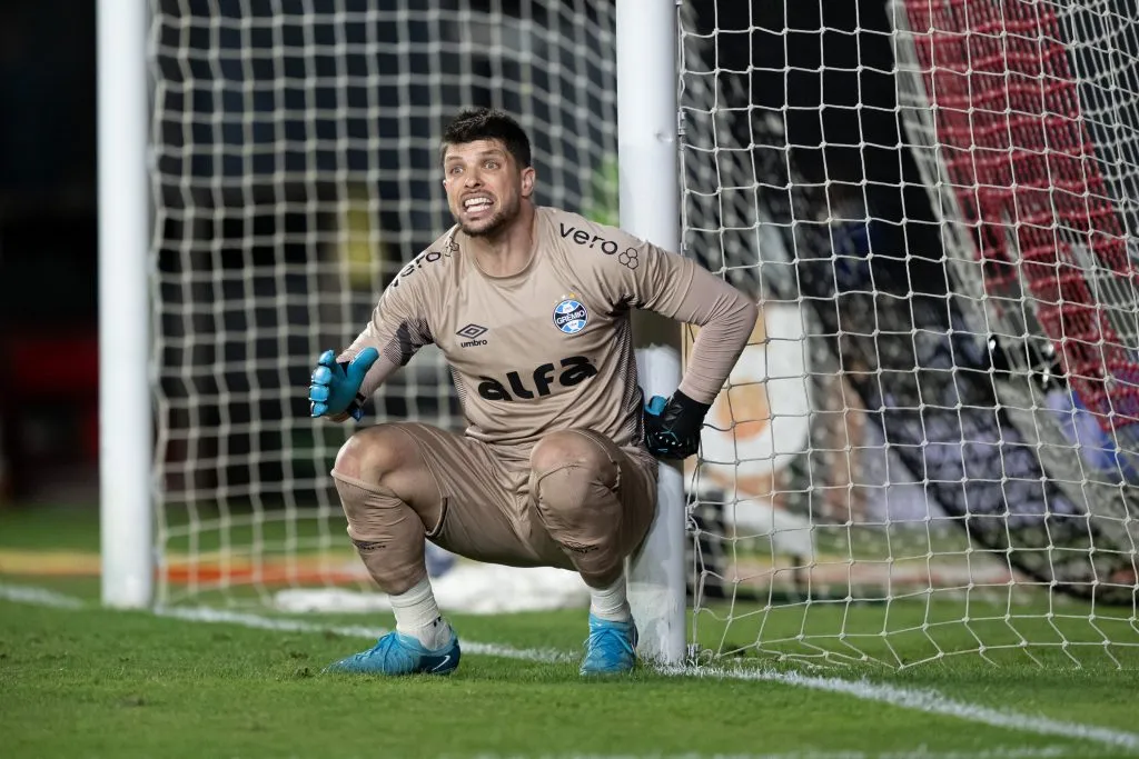 RJ – RIO DE JANEIRO – 19/07/2025 – BRASILEIRO A 2025, VASCO X GREMIO – Tiago Volpi goleiro do Gremio durante partida contra o Vasco no estadio Sao Januario pelo campeonato Brasileiro A 2025. Foto: Jorge Rodrigues/AGIF