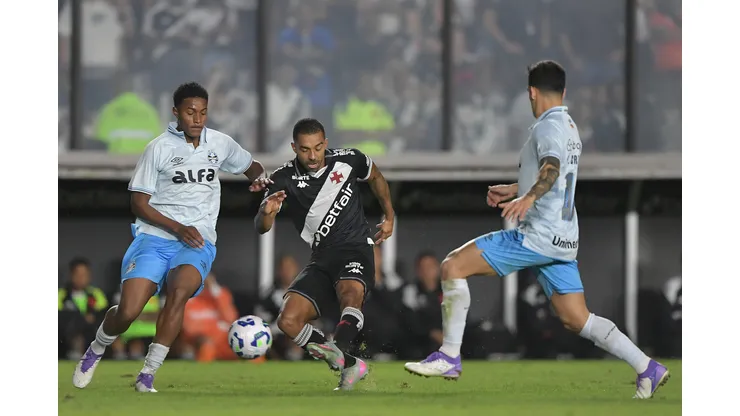 Números de Vasco e Grêmio surpreendem e expõem crise nos dois lados. Foto: Thiago Ribeiro/AGIF