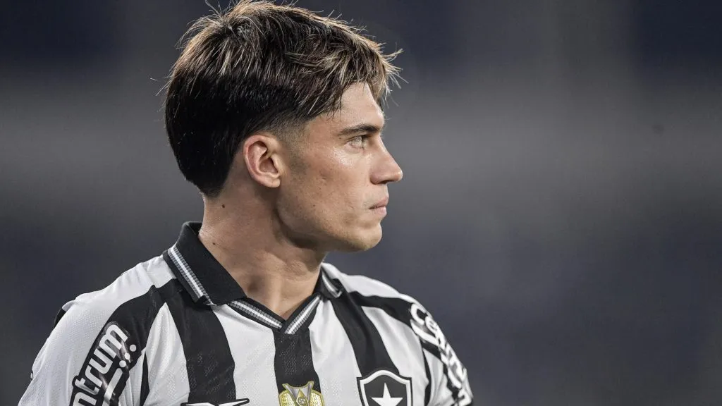 Joaquín Corra em ação pelo Botafogo – Foto: Thiago Ribeiro/AGIF