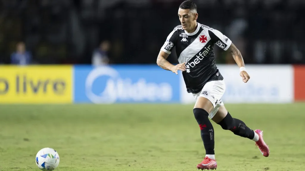 Pumita em ação pelo Vasco contra Melgar em São Januário – Foto: Jorge Rodrigues/AGIF