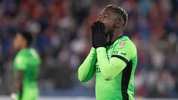 Hinestroza lamentando durante partida. Foto: Ernesto Ryan/Getty Images