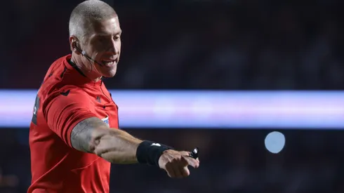 SP - SAO PAULO - 19/07/2025 - BRASILEIRO A 2025, SAO PAULO X CORINTHIANS - O arbitro Anderson Daronco durante partida entre Sao Paulo e Corinthians no estadio Morumbi pelo campeonato Brasileiro A 2025. Foto: Marcello Zambrana/AGIF