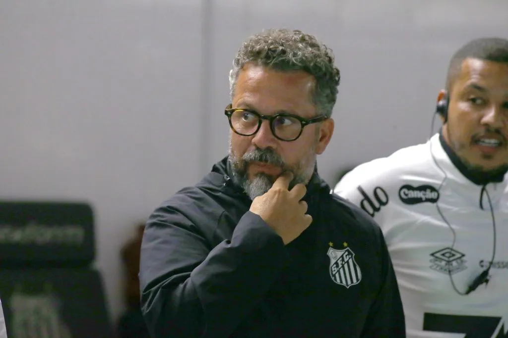 Cléber Xavier foi criticado pelas escolhas durante os 90 minutos. Foto: Mauricio De Souza/AGIF