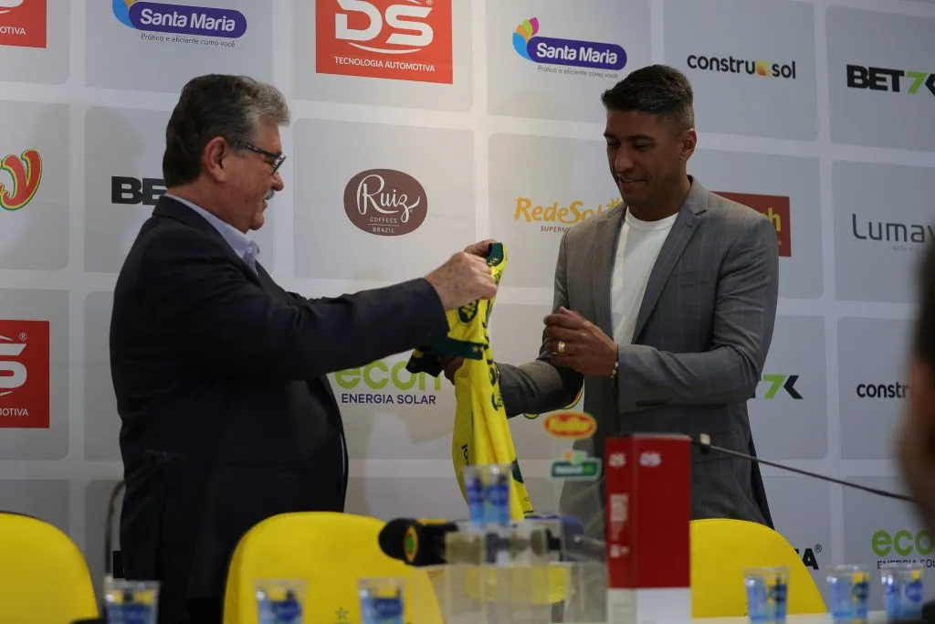 SP – MIRASSOL – 11/12/2024 – COLETIVA APRESENTACAO PAULINHO – COORDENADOR TECNICO DO MIRASSOL – Paulinho durante sua apresentacao oficial como coordenador tecnico do Mirassol em coletiva de imprensa realizada no CT do Mirassol. Foto: Pedro Zacchi/AGIF