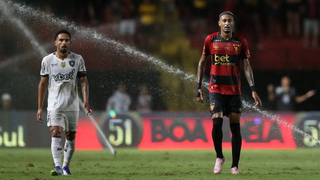 Botafogo sofreu diante do Sport  - Foto: Marlon Costa/AGIF.