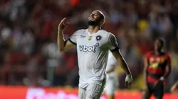 Arthur Cabral passou em branco na partida contra o Sport. Foto: Marlon Costa/AGIF
