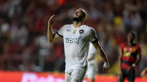 Arthur Cabral passou em branco na partida contra o Sport. Foto: Marlon Costa/AGIF