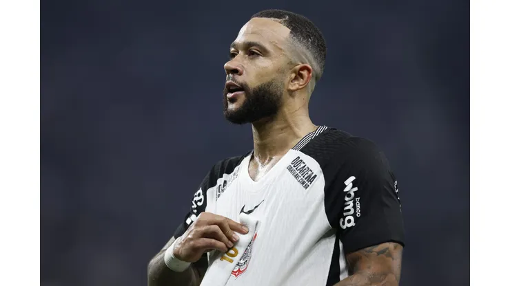 SAO PAULO, BRAZIL - MAY 03: Memphis Depay of Corinthians celebrates his goal that was later disallowed by VAR during a match between Corinthians and Internacional as part of Brasileirao 2025 at Neo Quimica Arena on May 03, 2025 in Sao Paulo, Brazil. (Photo by Miguel Schincariol/Getty Images)