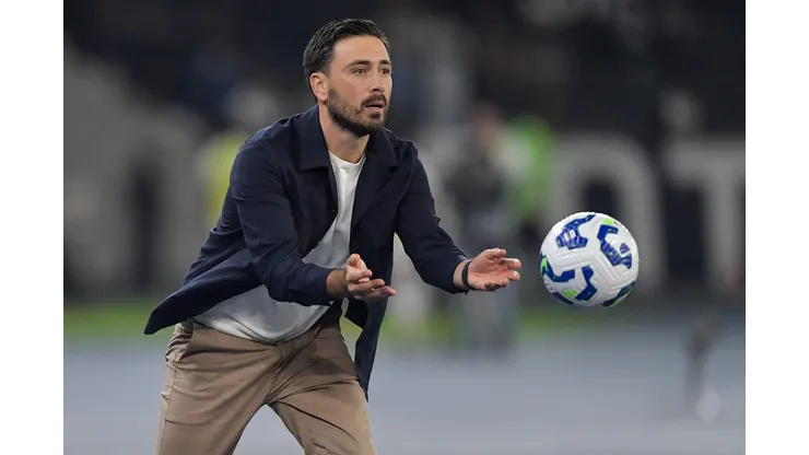 RJ - RIO DE JANEIRO - 16/07/2025 - BRASILEIRO A 2025, BOTAFOGO X VITORIA - Davide Ancelotti tecnico do Botafogo durante partida contra o Vitoria no estadio Engenhao pelo campeonato Brasileiro A 2025. Foto: Thiago Ribeiro/AGIF
