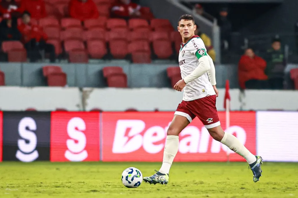 RS – PORTO ALEGRE – 01/06/2025 – BRASILEIRO A 2025, INTERNACIONAL X FLUMINENSE – Thiago Silva jogador do Fluminense durante partida contra o Internacional no estadio Beira-Rio pelo campeonato Brasileiro A 2025. Foto: Maxi Franzoi/AGIF