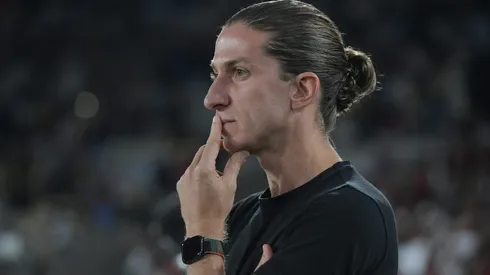 Filipe Luis, técnico do Flamengo, durante partida contra o Fluminense no estadio Maracana pelo campeonato Brasileiro A 2025. Foto: Thiago Ribeiro/AGIF