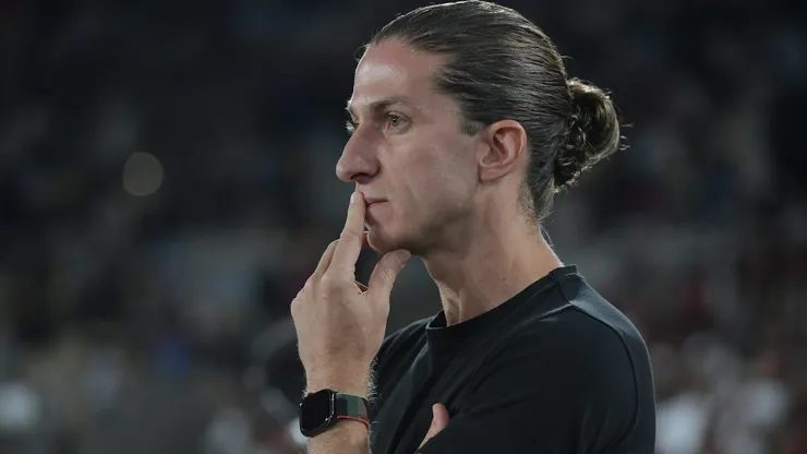 Filipe Luis, técnico do Flamengo, durante partida contra o Fluminense no estadio Maracana pelo campeonato Brasileiro A 2025. Foto: Thiago Ribeiro/AGIF