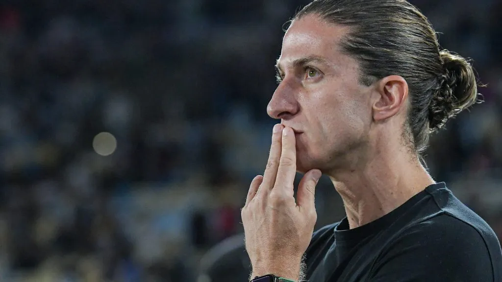 Filipe Luís durante partida. Foto: Thiago Ribeiro/AGIF