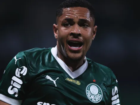 Vitor Roque descobre ao vivo que gol não foi dele