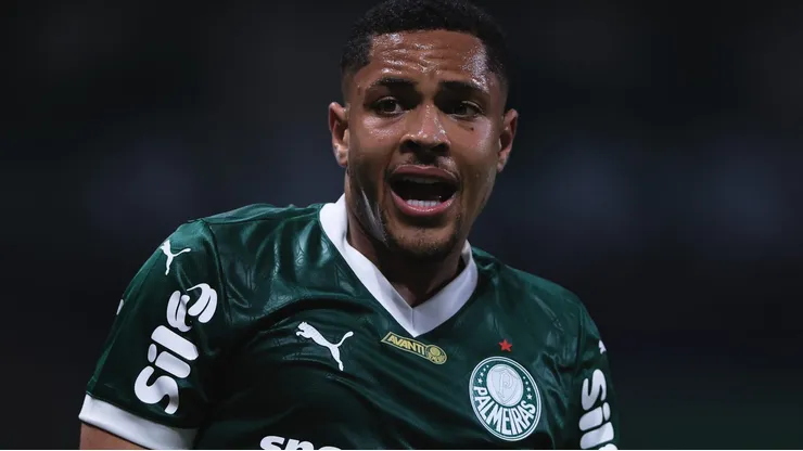 Vitor Roque durante partida do Palmeiras, no Allianz Parque.