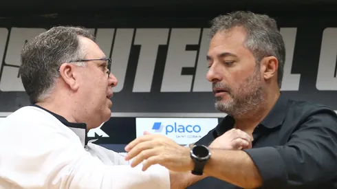 SP - SANTOS - 25/06/2025 - SANTOS, APRESENTACAO - O presidente Marcelo Teixeira ao lado de Alexandre Mattos durante sua apresentacao oficial em coletiva de imprensa realizada no Vila Belmiro.