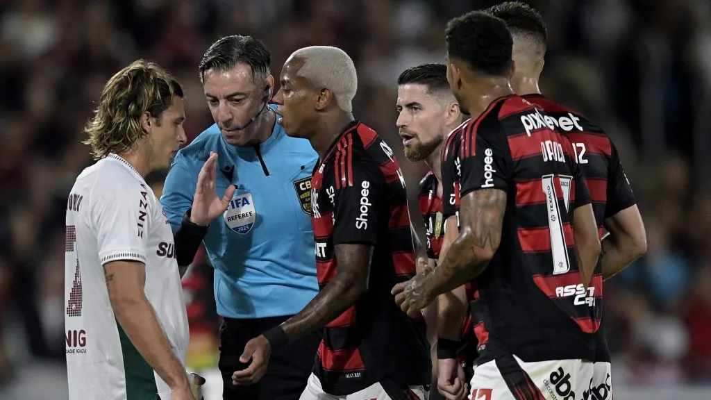 Fluminense sofre derrota em clássico para o Flamengo no Maracanã – Foto: Alexandre Loureiro/AGIF