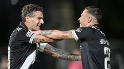 Vegetti e Hugo Moura comemorando gol pelo Vasco. Foto: Thiago Ribeiro/AGIF
