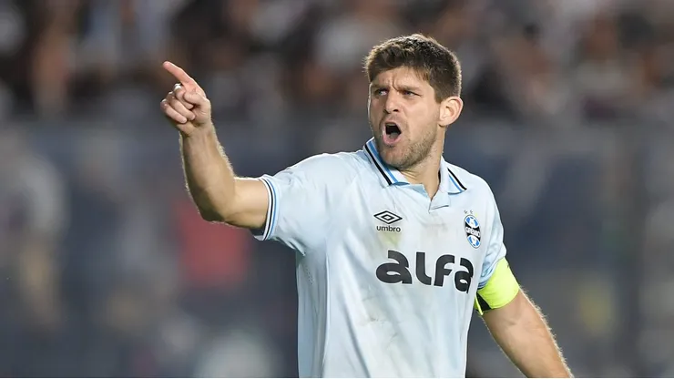 Kannemann em campo pelo Grêmio.
