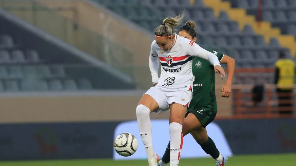 Jogadoras do São Paulo e Racing Louisville em campo