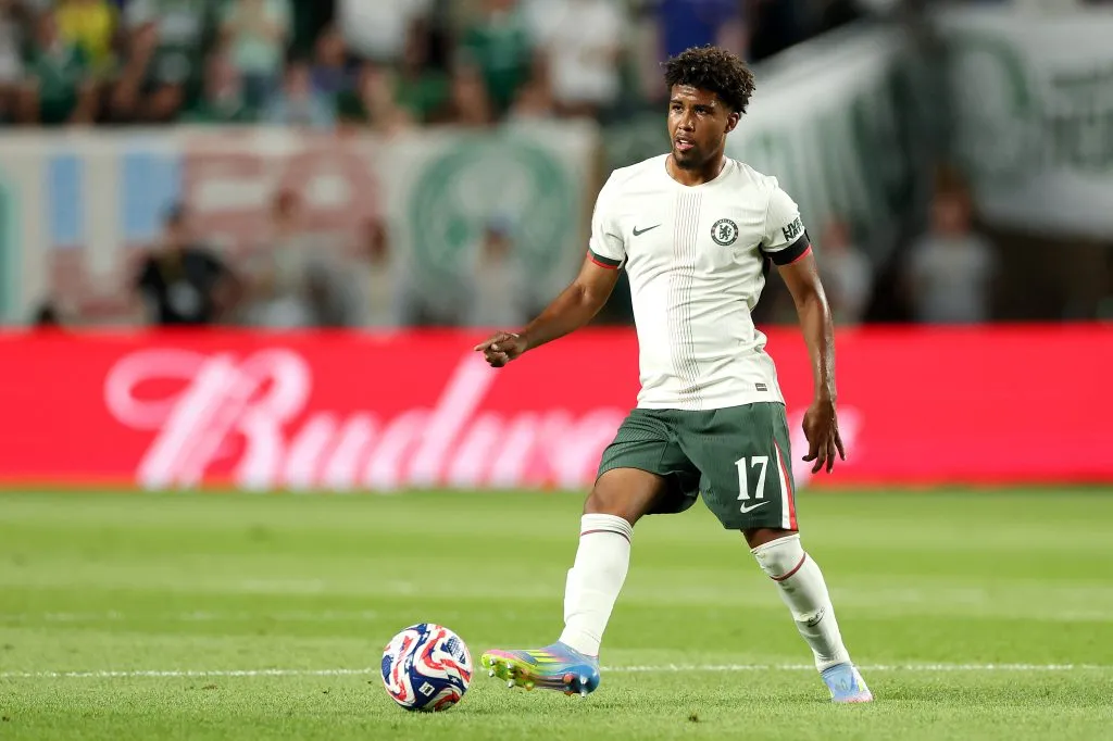 Andrey Santos em campo pelo Chelsea no Mundial de Clubes. (Photo by Luke Hales/Getty Images)