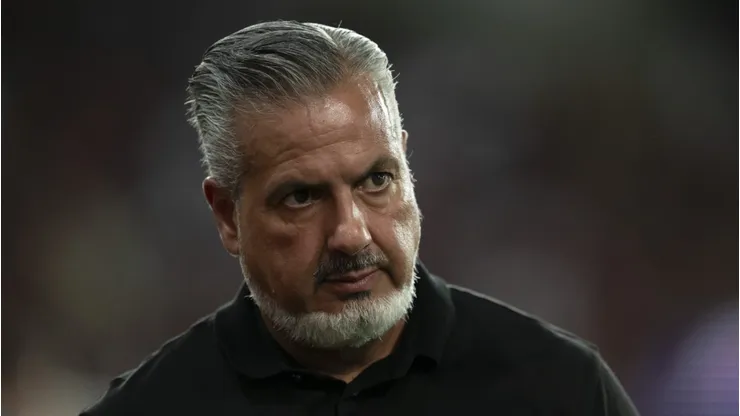 José Boto, diretor do Fla, antes de partida no Maracanã.
