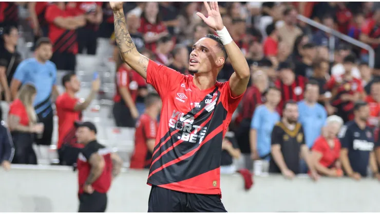 Luiz Fernando em partida pelo Athletico-PR. Foto: Edson De Souza/TheNEWS2 via ZUMA Press Wire