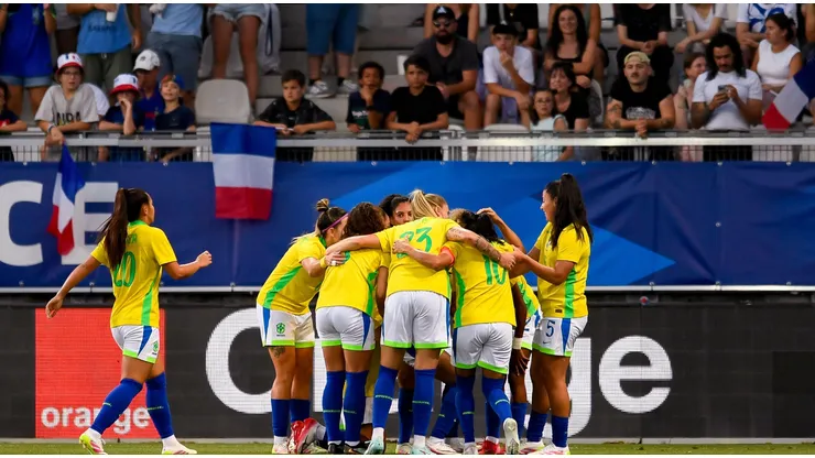 Brasileiras comemoram gol marcado em partida diante da França. Foto: Eurasia Sport Images/Just Pictures/Sipa USA