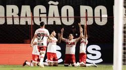 Thiaguinho, jogador do CRB, comemora seu gol durante a partida