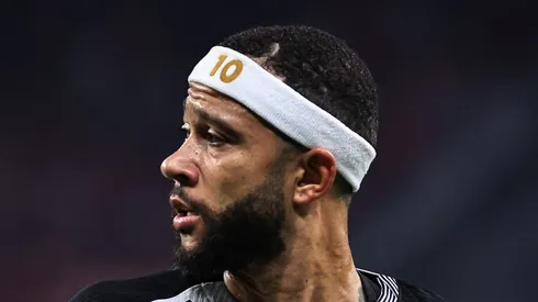 Depay durante partida contra o America de Cali na Neo Química.