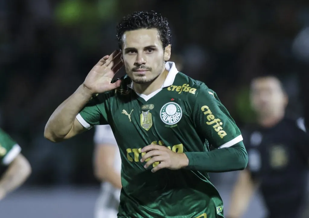 Raphael Veiga em partida diante do Atlético-MG. Photo by Alexandre Schneider/Getty Images