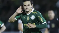Raphael Veiga virou reserva de Abel Ferreira, mas Palmeiras mantém meia nos planos para 2025. Photo by Alexandre Schneider/Getty Images