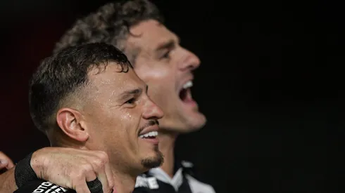 Hugo Moura foi improvisado de zagueiro em último treino do Vasco para enfrentar Independiente Del Valle